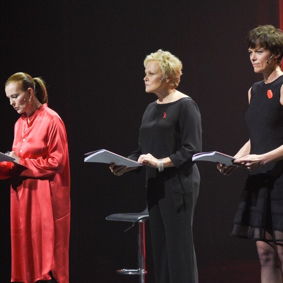 Muriel Robin, Anne Le Nen et Carole Bouquet lors de la représentation de la pièce "Les Monologues du Vagin" à Bobino. Paris, le 8 mars 2018. © Guirec Coadic/Bestimage