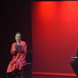 Carole Bouquet, Muriel Robin et Anne Le Nen lors de la représentation de la pièce "Les Monologues du Vagin" à Bobino. Paris, le 8 mars 2018. © Guirec Coadic/Bestimage