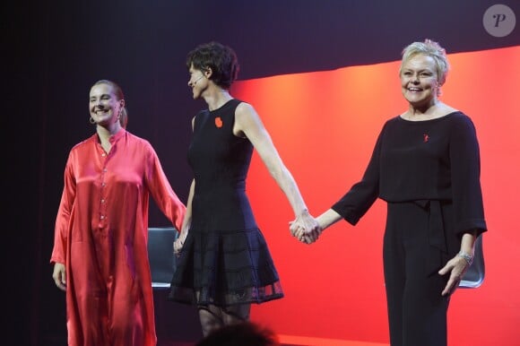 Muriel Robin, Anne Le Nen et Carole Bouquet lors de la représentation de la pièce "Les Monologues du Vagin" à Bobino. Paris, le 8 mars 2018. © Guirec Coadic/Bestimage