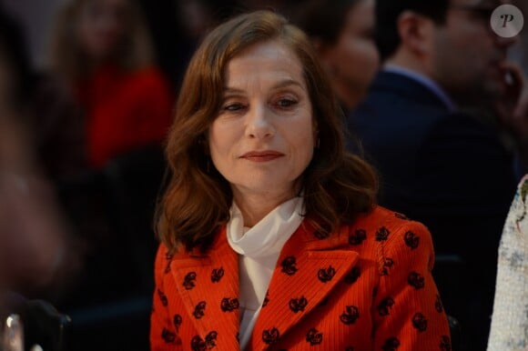 Exclusif - Isabelle Huppert (Invitée d'honneur et "Prix Femme de l'année 2018" Clarins) - Déjeuner du Chinese Business Club pour la journée internationale des droits des femmes au Pavillon Cambon à Paris, le 8 mars 2018. © Rachid Bellak/Bestimage