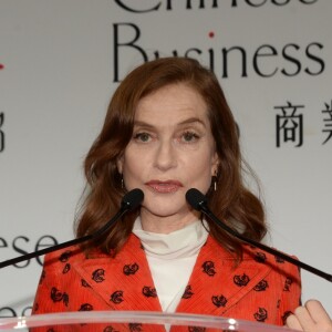 Exclusif - Isabelle Huppert (Invitée d'honneur et "Prix Femme de l'année 2018" Clarins) - Déjeuner du Chinese Business Club pour la journée internationale des droits des femmes au Pavillon Cambon à Paris, le 8 mars 2018. © Rachid Bellak/Bestimage