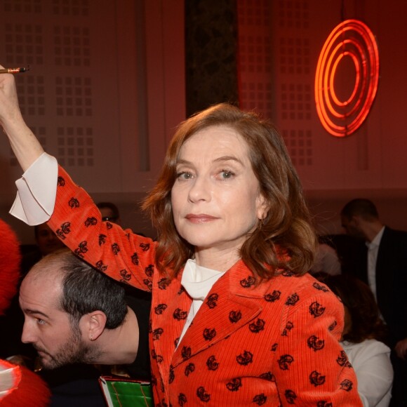 Exclusif - Isabelle Huppert (Invitée d'honneur et "Prix Femme de l'année 2018" Clarins) - Déjeuner du Chinese Business Club pour la journée internationale des droits des femmes au Pavillon Cambon à Paris, le 8 mars 2018. © Rachid Bellak/Bestimage