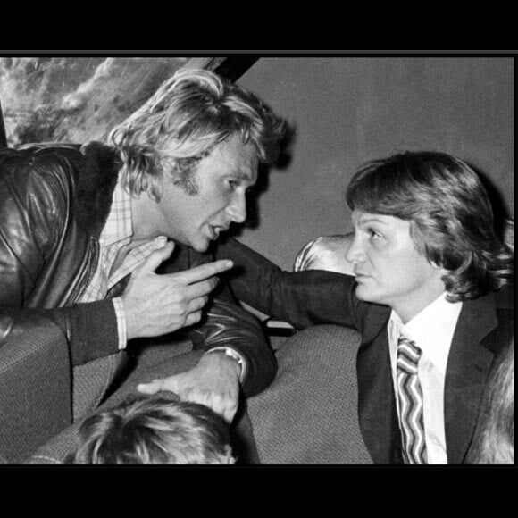 Johnny Hallyday et Claude François lors d'une soirée à Paris en 1976.