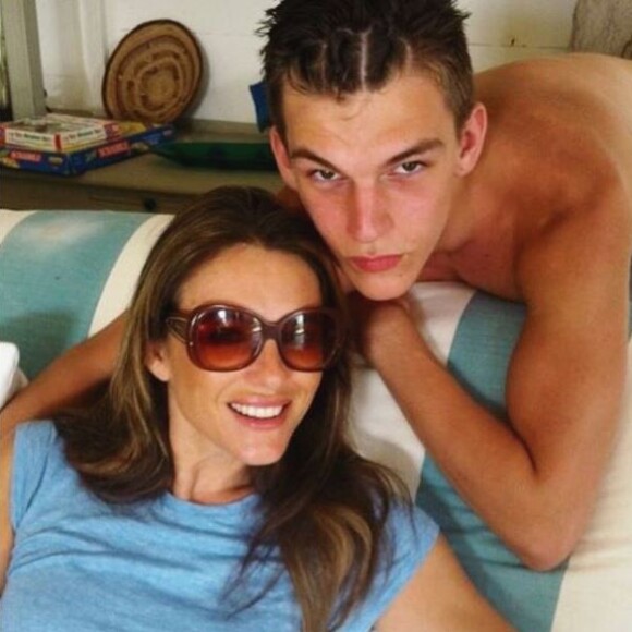 Liz Hurley et son neveu Miles, en octobre 2015.