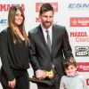 Lionel Messi, sa femme Antonella Roccuzzo et leur fils Thiago le 24 novembre 2017 à Barcelone lors de la cérémonie du Golden Shoe Award récompensant le meilleur buteur des championnats européens.