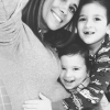 Antonella Roccuzzo, femme de Lionel Messi, enceinte de son troisième enfant et avec ses fils Thiago et Mateo, photo Instagram février 2018