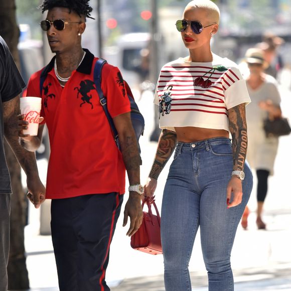 Exclusif - Amber Rose et son nouveau compagnon 21 Savage se promènent à New York, le 19 juillet 2017.