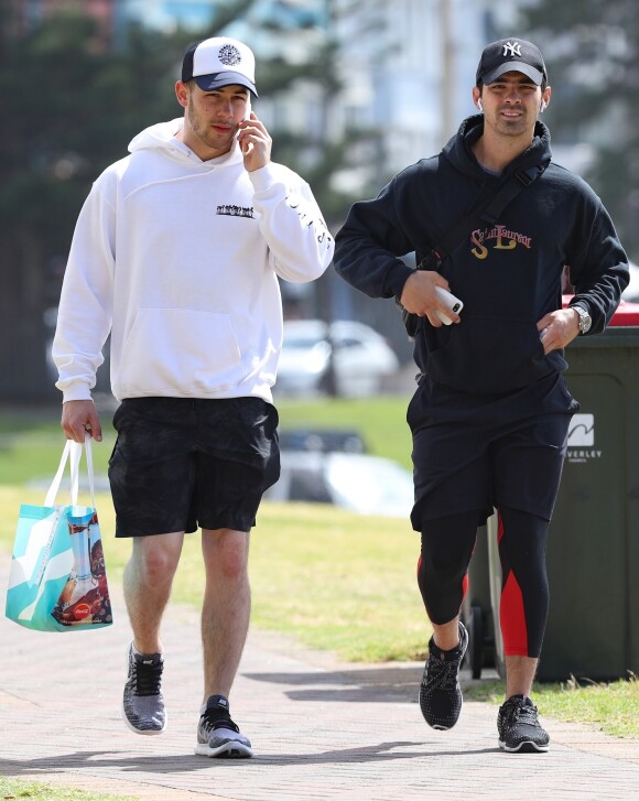 Nick et Joe Jonas font leur jogging matinal à Sydney, le 14 mars 2018.