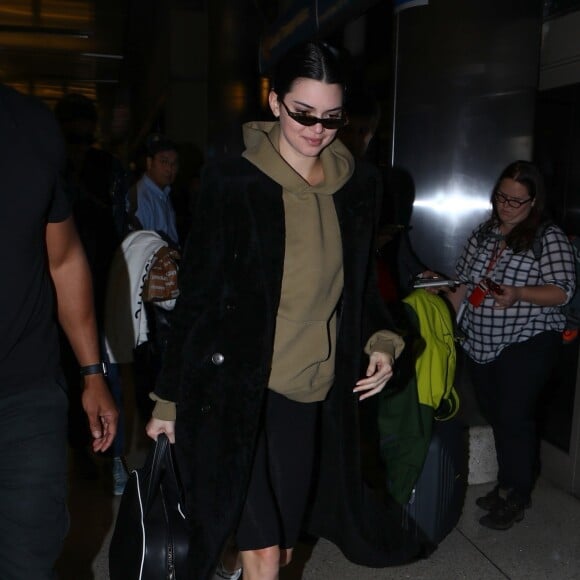 Exclusif - Kendall Jenner à l'aéroiport Roissy-Charles-de-Gaulle à Roissy, le 18 mars 2018.