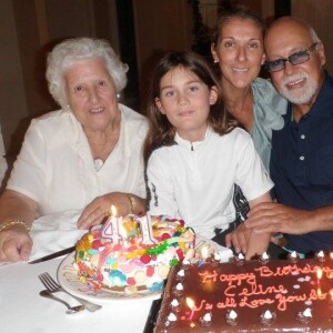 Céline Dion fête ses 40 ans avec René Angélil, René-Charles et Thérèse Dion, en 2009