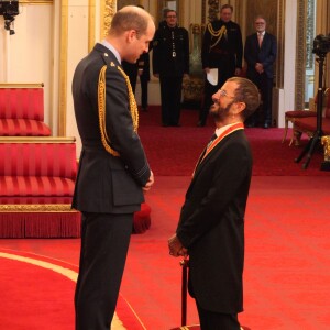Ringo Starr des Beatles (de son vrai nom Richard Starkey) a été anobli par le prince William le 20 mars 2018 au palais de Buckingham.