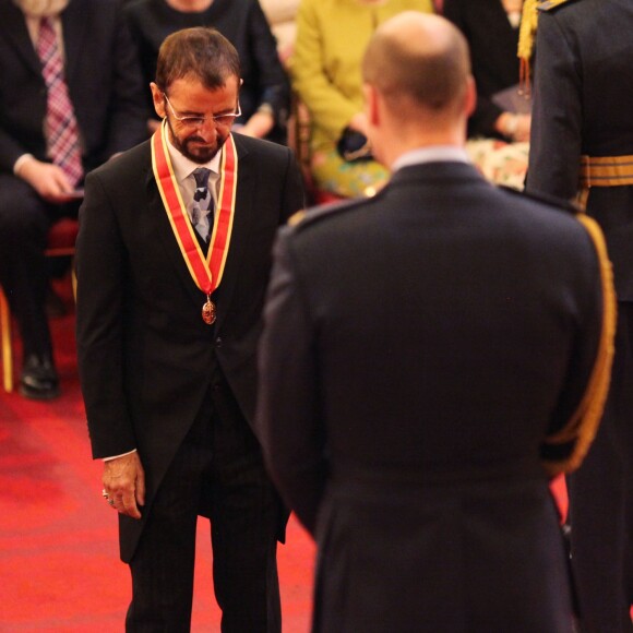 Ringo Starr des Beatles (de son vrai nom Richard Starkey) a été anobli par le prince William le 20 mars 2018 au palais de Buckingham.