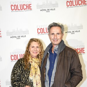 Thierry Lhermitte et sa femme Hélène - Vernissage presse de l'exposition "Coluche" à l'Hôtel de Ville de Paris le 5 octobre 2016. © Pierre Perusseau/Bestimage