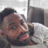 Fulgence Ouedraogo prend la pose avec son fils, né de sa relation avec Ariane Brodier. Le 28 février 2018.