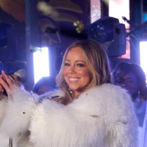 Mariah Carey chante à Times Square pour le Nouvel An à New York, le 31 décembre 2017.