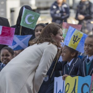 La duchesse Catherine de Cambridge, enceinte, et le prince William ont pris part le 22 mars 2018 à un événement organisé par l'association SportsAid dans l'enceinte sportive La Copper Box au Parc olympique de Londres. Il s'agissait de la dernière journée d'engagements de Kate avant son congé maternité.