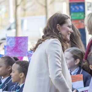 La duchesse Catherine de Cambridge, enceinte, et le prince William ont pris part le 22 mars 2018 à un événement organisé par l'association SportsAid dans l'enceinte sportive La Copper Box au Parc olympique de Londres. Il s'agissait de la dernière journée d'engagements de Kate avant son congé maternité.