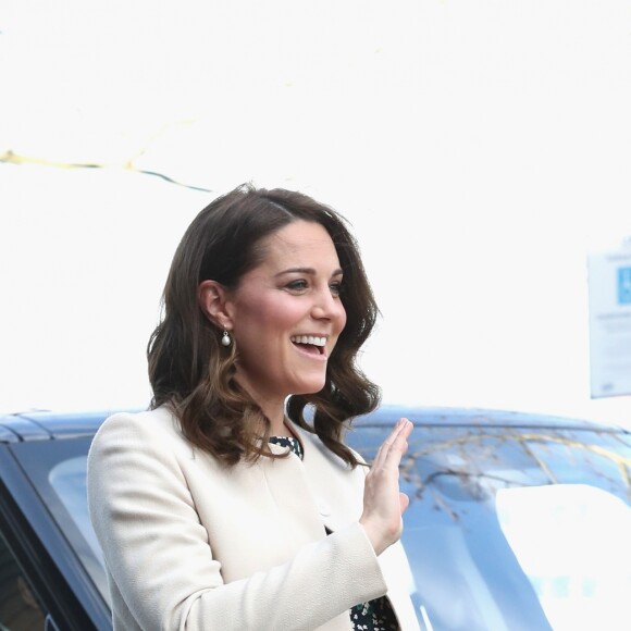 La duchesse Catherine de Cambridge, enceinte, et le prince William ont pris part le 22 mars 2018 à un événement organisé par l'association SportsAid dans l'enceinte sportive La Copper Box au Parc olympique de Londres. Il s'agissait de la dernière journée d'engagements de Kate avant son congé maternité.