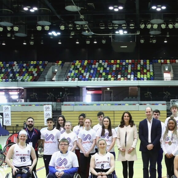 La duchesse Catherine de Cambridge, enceinte, et le prince William ont pris part le 22 mars 2018 à un événement organisé par l'association SportsAid dans l'enceinte sportive La Copper Box au Parc olympique de Londres. Il s'agissait de la dernière journée d'engagements de Kate avant son congé maternité.