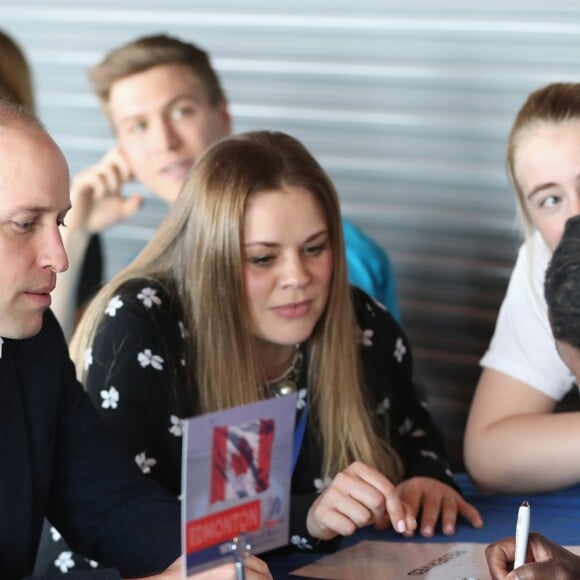 La duchesse Catherine de Cambridge, enceinte, et le prince William ont pris part le 22 mars 2018 à un événement organisé par l'association SportsAid dans l'enceinte sportive La Copper Box au Parc olympique de Londres. Il s'agissait de la dernière journée d'engagements de Kate avant son congé maternité.