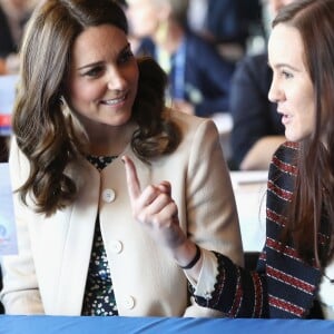 La duchesse Catherine de Cambridge, enceinte, et le prince William ont pris part le 22 mars 2018 à un événement organisé par l'association SportsAid dans l'enceinte sportive La Copper Box au Parc olympique de Londres. Il s'agissait de la dernière journée d'engagements de Kate avant son congé maternité.