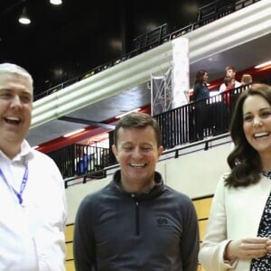 La duchesse Catherine de Cambridge, enceinte, et le prince William ont pris part le 22 mars 2018 à un événement organisé par l'association SportsAid dans l'enceinte sportive La Copper Box au Parc olympique de Londres. Il s'agissait de la dernière journée d'engagements de Kate avant son congé maternité.