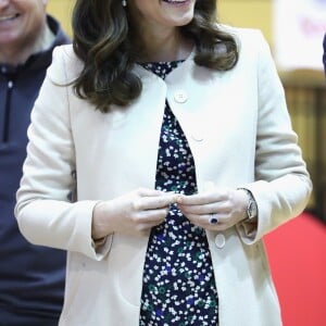 La duchesse Catherine de Cambridge, enceinte, et le prince William ont pris part le 22 mars 2018 à un événement organisé par l'association SportsAid dans l'enceinte sportive La Copper Box au Parc olympique de Londres. Il s'agissait de la dernière journée d'engagements de Kate avant son congé maternité.