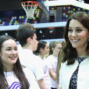 La duchesse Catherine de Cambridge, enceinte, et le prince William ont pris part le 22 mars 2018 à un événement organisé par l'association SportsAid dans l'enceinte sportive La Copper Box au Parc olympique de Londres. Il s'agissait de la dernière journée d'engagements de Kate avant son congé maternité.