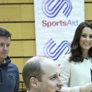 Le prince William s'est essayé au basket-ball en fauteuil roulant. La duchesse Catherine de Cambridge, enceinte, et le prince William ont pris part le 22 mars 2018 à un événement organisé par l'association SportsAid dans l'enceinte sportive La Copper Box au Parc olympique de Londres. Il s'agissait de la dernière journée d'engagements de Kate avant son congé maternité.