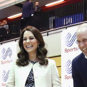 La duchesse Catherine de Cambridge, enceinte, et le prince William ont pris part le 22 mars 2018 à un événement organisé par l'association SportsAid dans l'enceinte sportive La Copper Box au Parc olympique de Londres. Il s'agissait de la dernière journée d'engagements de Kate avant son congé maternité.