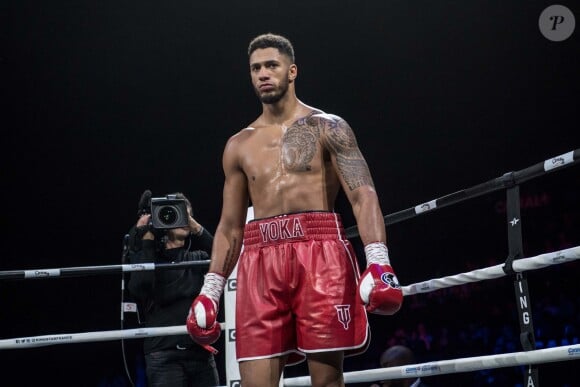 Tony Yoka affronte Ali Baghouz lors du troisième round de "La Conquête" à la Seine Musicale à Bouloigne-Billancourt. Alors que l'arbitre a arrêté le combat à la deuxième reprise Tony Yoka remporte son combat. Boulogne-Billancourt le 16 décembre 2017.