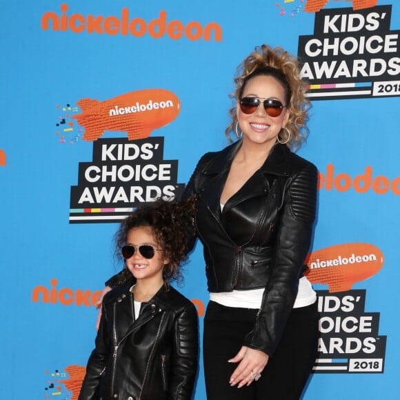 Mariah Carey et sa fille Monroe aux Nickelodeon Kids' Choice Awards organisés à Inglewood, Californie, le 24 mars 2018.