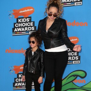Mariah Carey et sa fille Monroe aux Nickelodeon Kids' Choice Awards organisés à Inglewood, Californie, le 24 mars 2018.