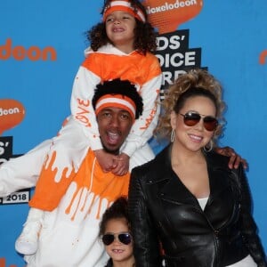 Mariah Carey et Nick Cannon avec leurs jumeaux Monroe et Moroccan aux Nickelodeon Kids' Choice Awards organisés à Inglewood, Californie, le 24 mars 2018.