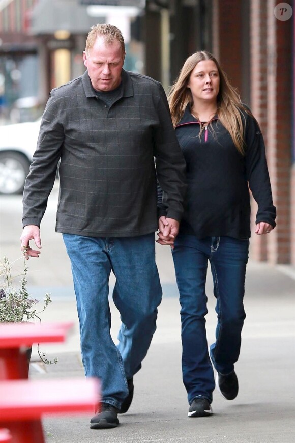 Exclusif - Thomas Markle, demi-frère de Meghan Markle, fait du shopping avec sa fiancée Darlene Blount dans la petite ville de Grants Pass dans l'Oregon, le 21 février 2018