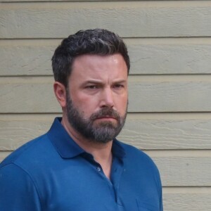 Exclusif - Ben Affleck prend une pause avec sa compagne Lindsay Shookus sur le tournage de son nouveau film à Honolulu le 22 mars 2018.