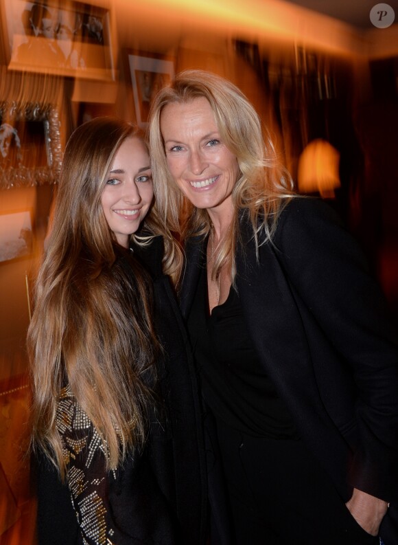 Estelle Lefébure et sa fille Emma Smet - Soirée d'inauguration de l'Hôtel Fouquet's Barrière à Paris le 14 septembre 2017. © Rachid Bellak/Bestimage