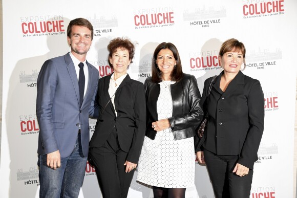 Bruno Julliard, Véronique Colucci, Anne Hidalgo, Fabienne Bilal (commissaire de l'exposition) - Vernissage presse de l'exposition "Coluche" à l'Hôtel de Ville de Paris le 5 octobre 2016. © Pierre Perusseau/Bestimage