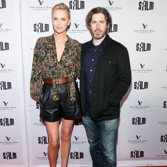 Charlize Theron et le réalisateur Jason Reitman assistent à la projection de 'Tully' au Festival de San Francisco. Le 8 avril 2018.