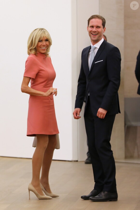 Brigitte Macron et Gauthier Destenay (le mari de Xavier Bettel, premier ministre du Luxembourg) - Visite du musée d'art moderne Grand-Duc Jean (MUDAM) à Luxembourg, le 29 août 2017.