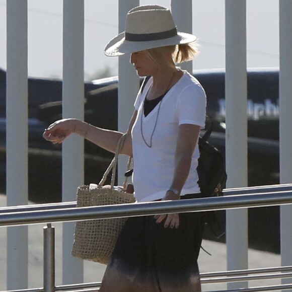 G. Paltrow arrive avec des amies à l'aéroport de Mexico, le 11 avril 2018