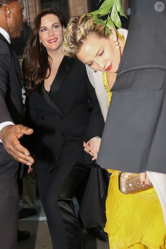 Liv Tyler, Kate Hudson - Les célébrités arrivent à une soirée qui est censé être le mariage de Gwyneth Paltrow et de son fiancé Brad Falchuk à Los Angeles le 14 avril 2018.