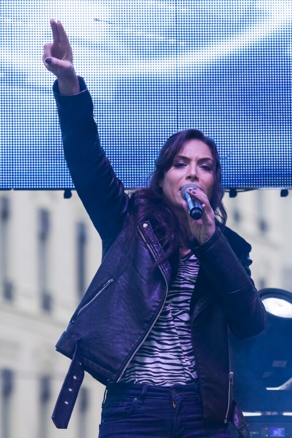 Zaho lors du concert MFM Radio Live, place de la République à Lyon, le 3 mars 2017.