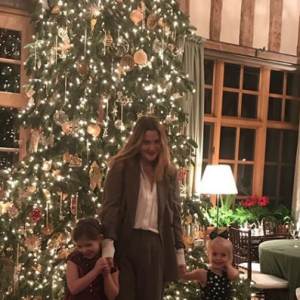 Drew Barrymore se confie sur son divorce et sa vie de mère célibataire avec ses filles, Olive et Frankie.