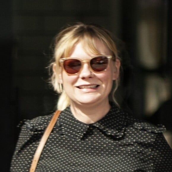 Exclusif - Kirsten Dunst enceinte est allée manger des glaces avec des amis à Ventura Place à Studio City, le 22 avril 2018