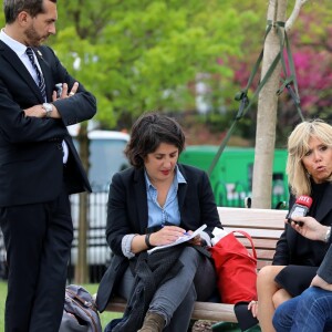 La Première Dame Brigitte Macron (Trogneux) et Pierre-Olivier Costa, directeur de cabinet - La Première Dame française lors d'un interview pour la presse française à Washington, The District, Etats-Unis, le 25 avril 2018. © Dominique Jacovides/Bestimage