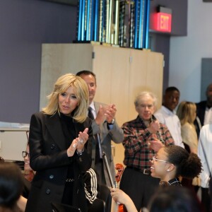 La Première Dame Brigitte Macron (Trogneux) visite l'école d'art "Duke Ellington School of the Arts" (école des arts du spectacle) à Washington, The District, Etats-Unis, le 25 avril 2018. © Dominique Jacovides/Bestimage