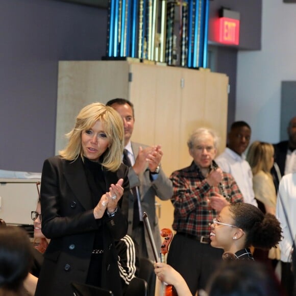 La Première Dame Brigitte Macron (Trogneux) visite l'école d'art "Duke Ellington School of the Arts" (école des arts du spectacle) à Washington, The District, Etats-Unis, le 25 avril 2018. © Dominique Jacovides/Bestimage