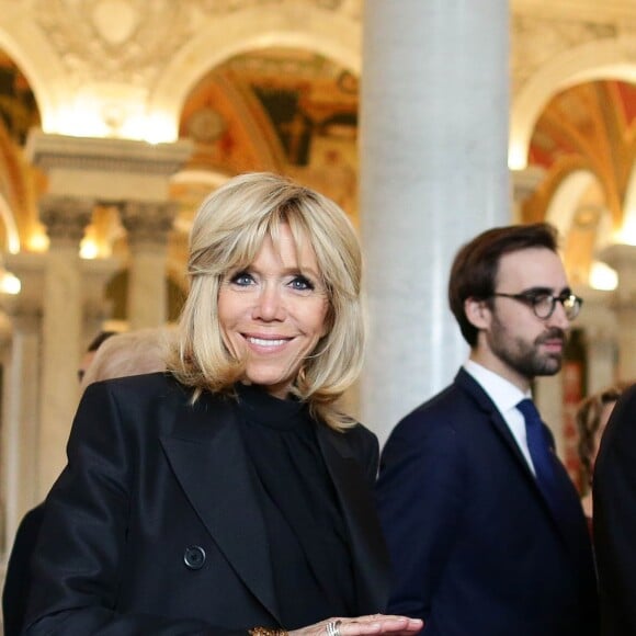 Le président de la République française Emmanuel Macron et sa femme la Première Dame Brigitte Macron (Trogneux) visitent la librairie du Congrès à Washington aux Etats Unis, le 25 avril 2018. © Stéphane Lemouton/Bestimage