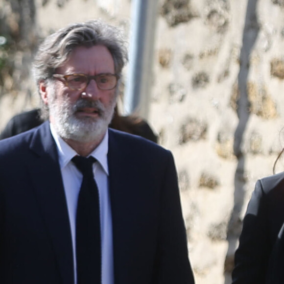 Daniel Auteuil et sa femme Aude Ambroggi - Obsèques de Guy Béart dans le carré juif du cimetière de Garches. Le 21 septembre 2015